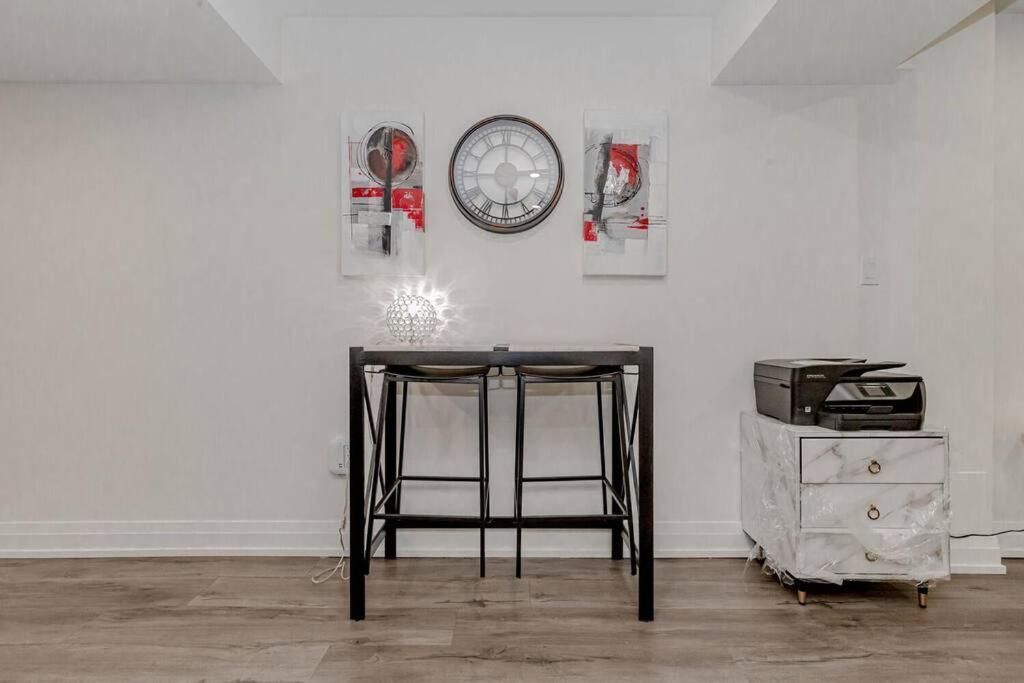Luxury Basement Apartment In Oakville Exterior foto