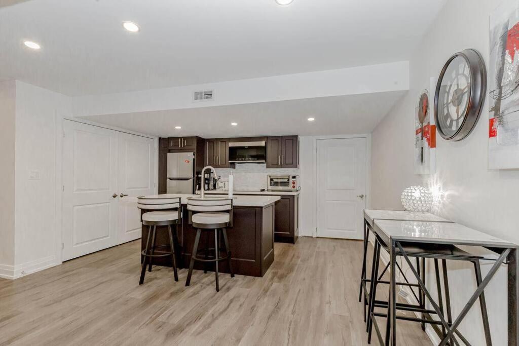Luxury Basement Apartment In Oakville Exterior foto
