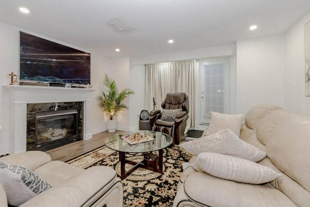 Luxury Basement Apartment In Oakville Exterior foto