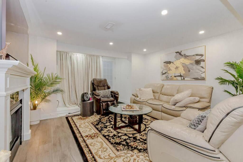 Luxury Basement Apartment In Oakville Exterior foto