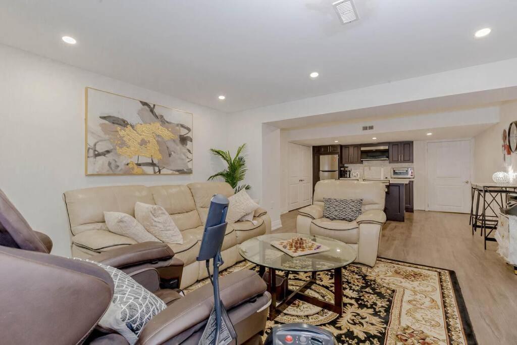 Luxury Basement Apartment In Oakville Exterior foto