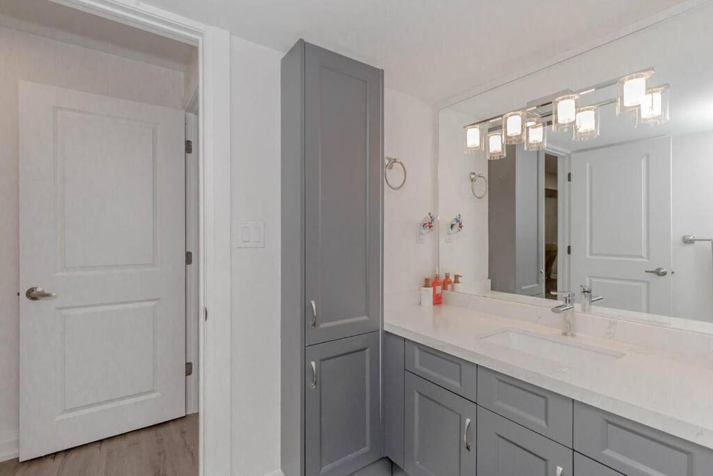 Luxury Basement Apartment In Oakville Exterior foto